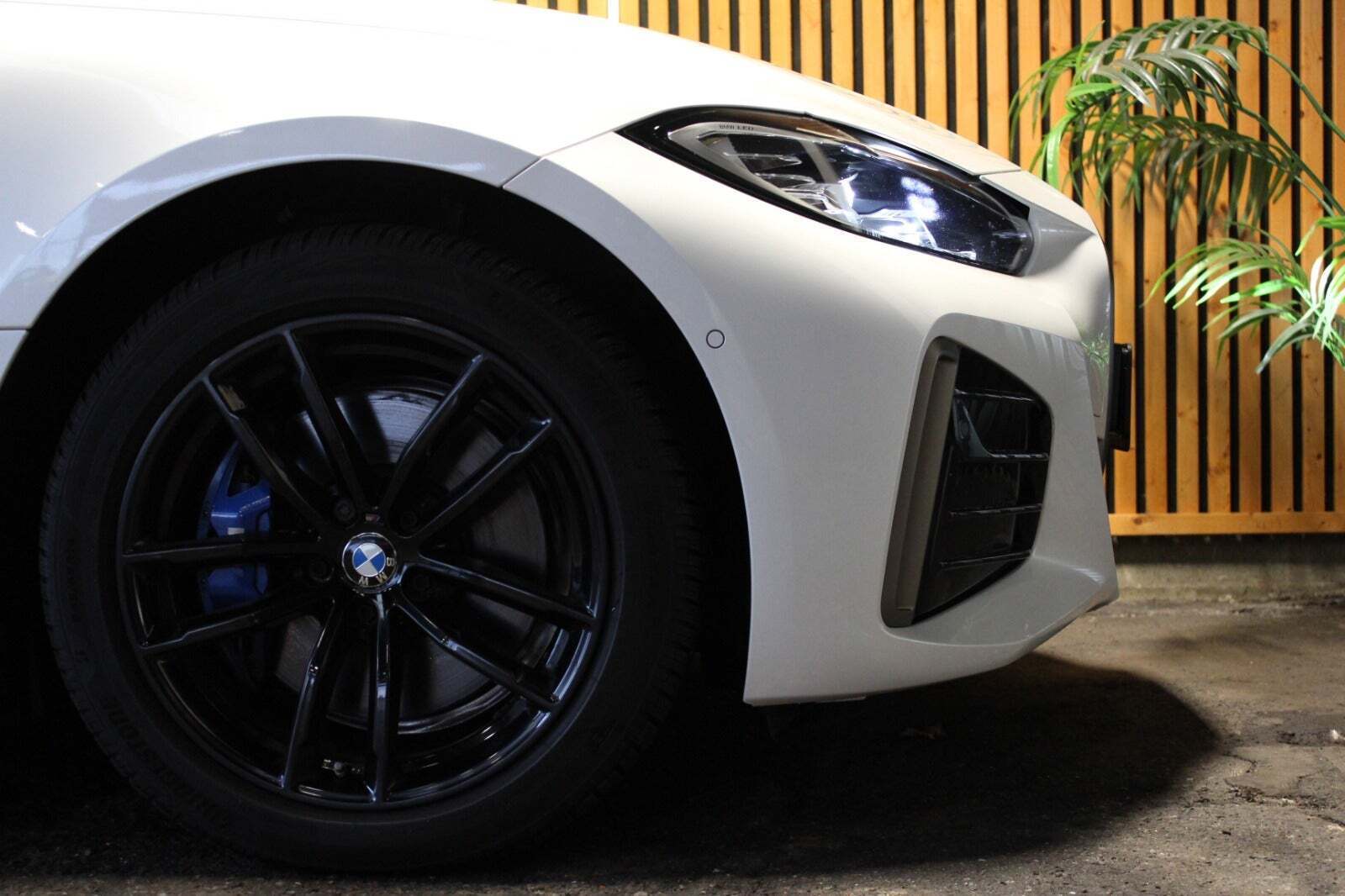 Hvid BMW i4 fra 2024