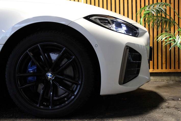 Hvid BMW i4 fra 2024