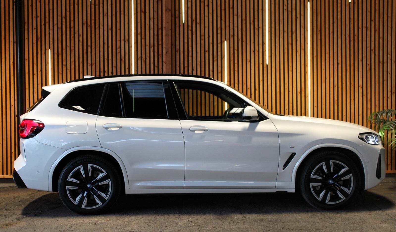 BMW iX3 Charged M-Sport