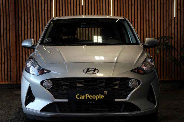 Sølv Hyundai i10 fra 2020