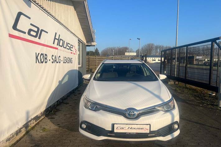 Hvid Toyota Auris fra 2015