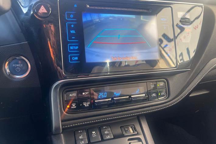 Hvid Toyota Auris fra 2015