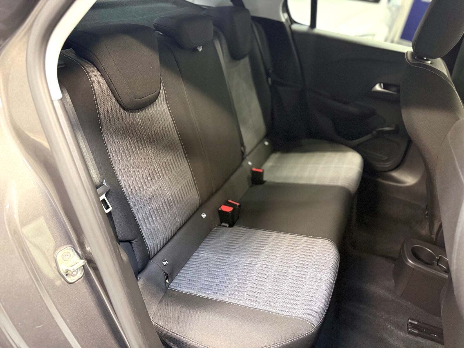 Grå Opel Corsa fra 2020