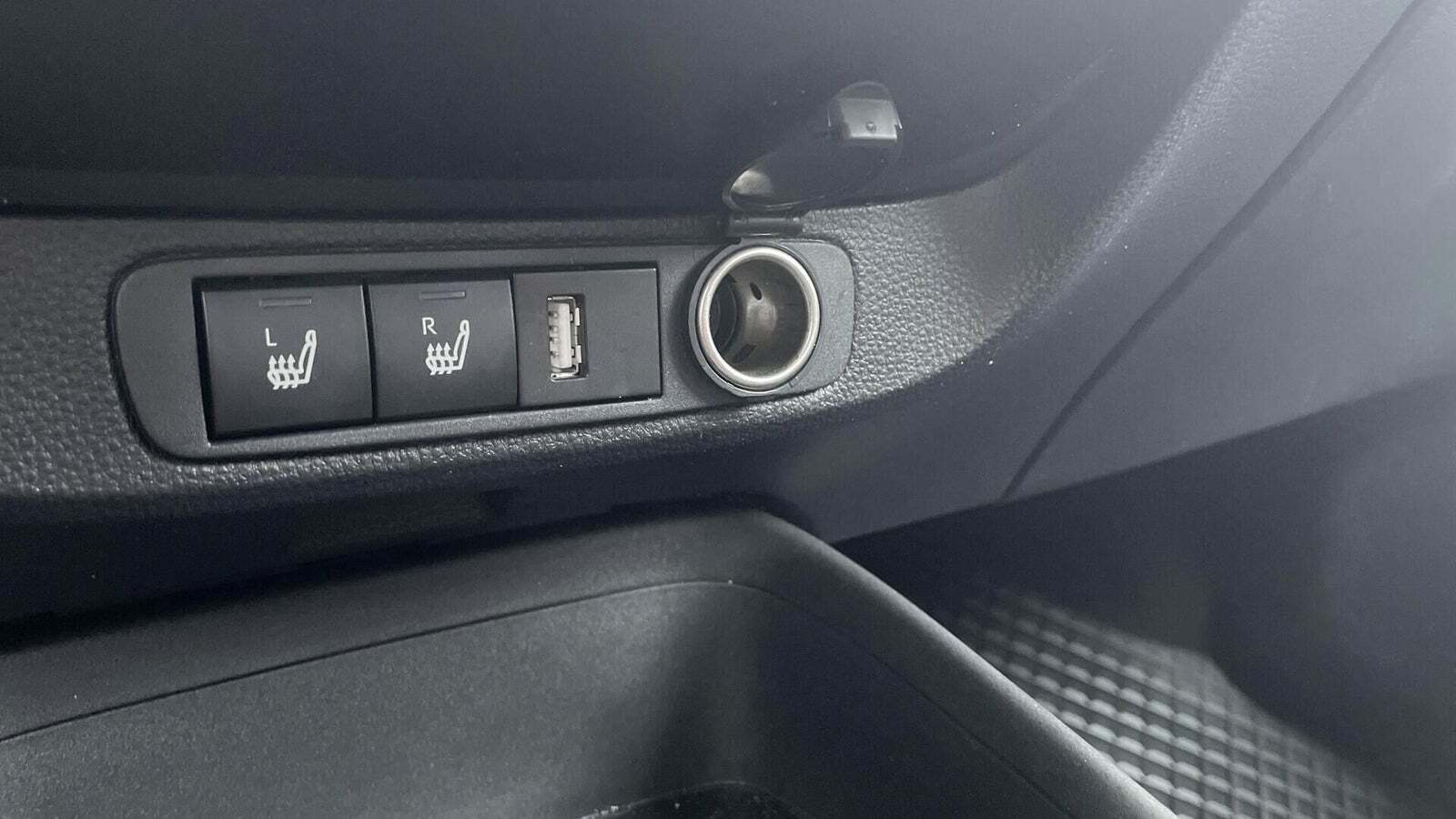 Sølv Toyota Aygo X fra 2023