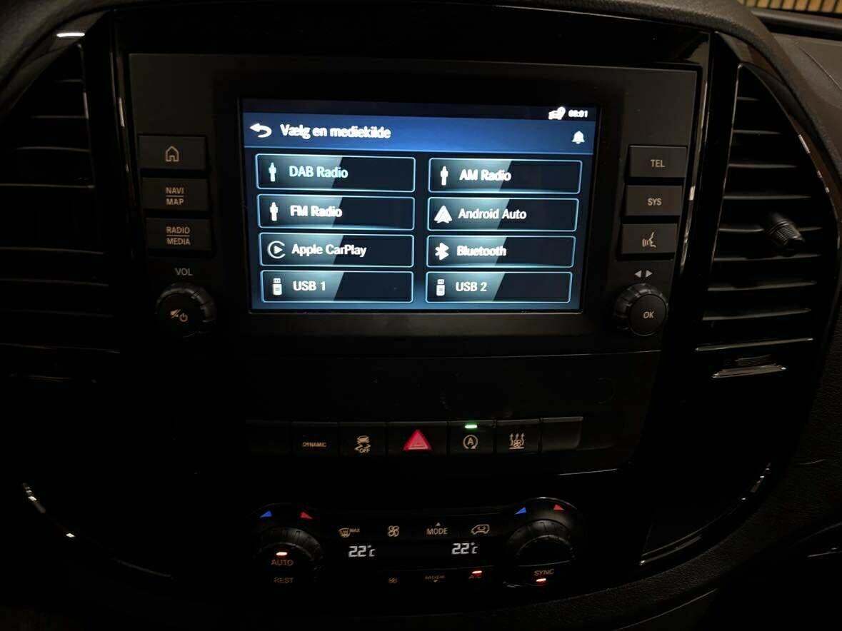 Hvid Mercedes Vito 114 fra 2021