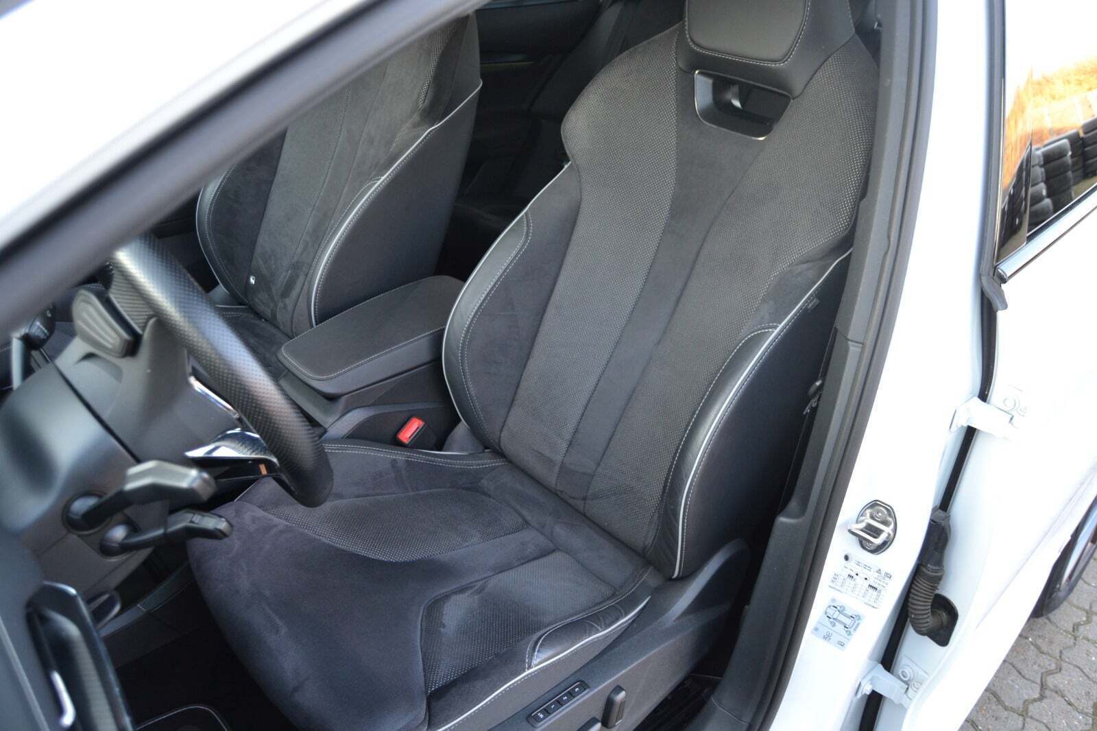 Hvid Skoda Enyaq fra 2022