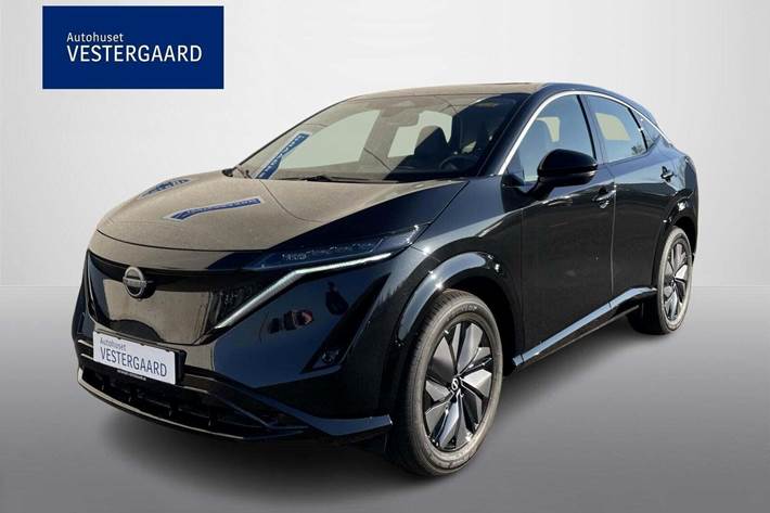 Sort Nissan Ariya fra 2025 set udefra