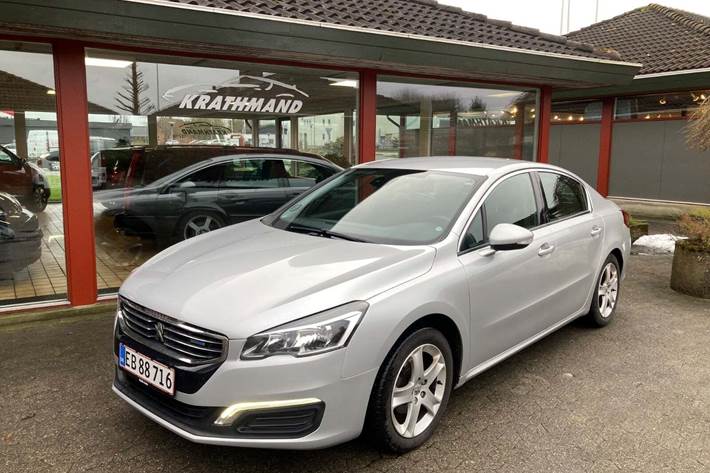 Sølv Peugeot 508 fra 2015