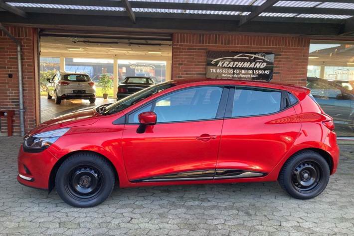 Rød Renault Clio IV fra 2018