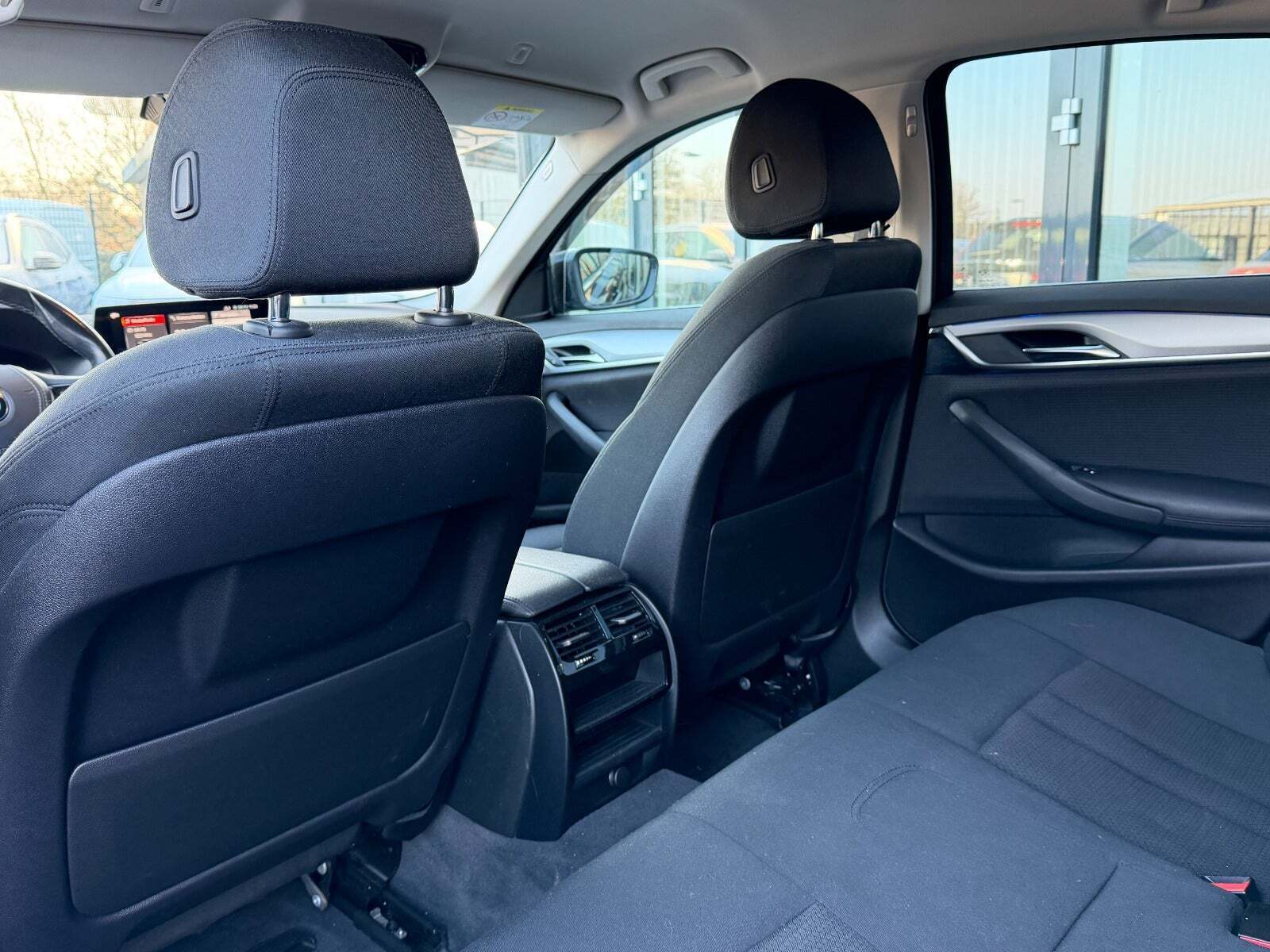 Sort BMW 530e fra 2019