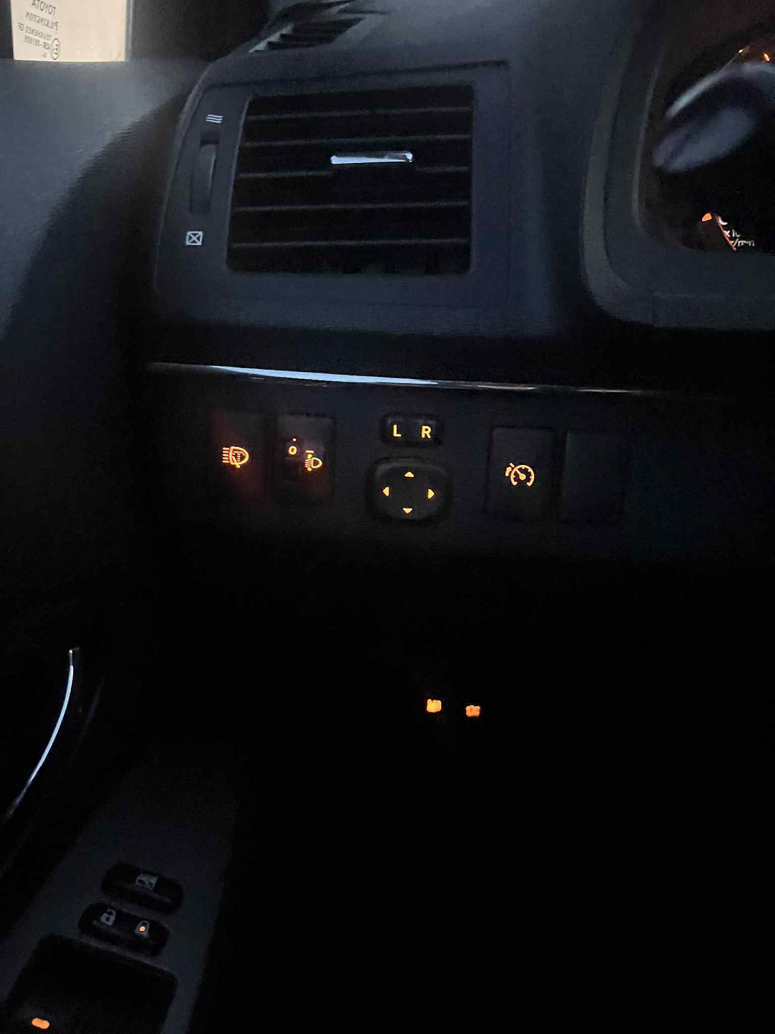 Sort Toyota Avensis fra 2011