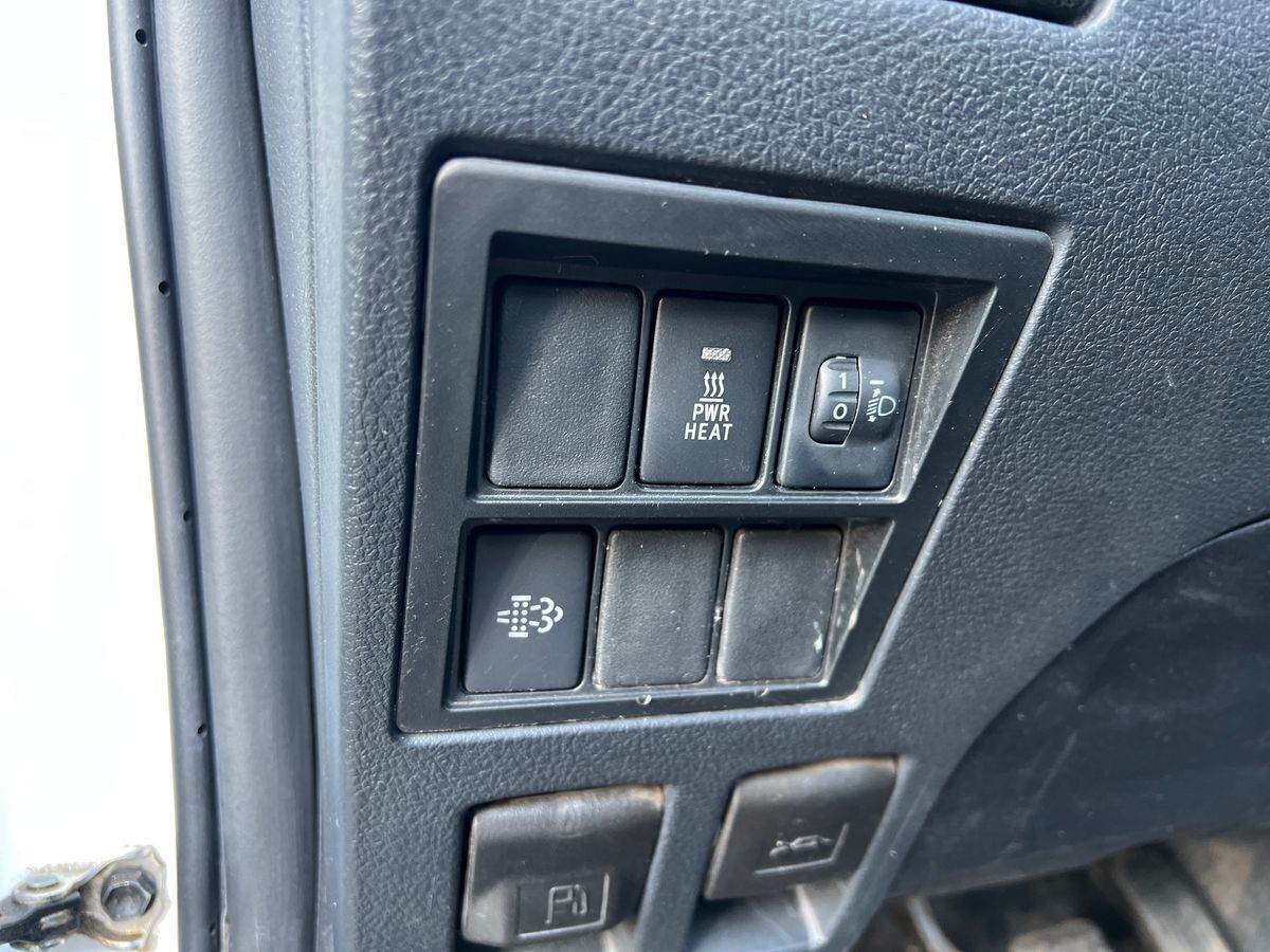 Hvid Toyota HiLux fra 2021