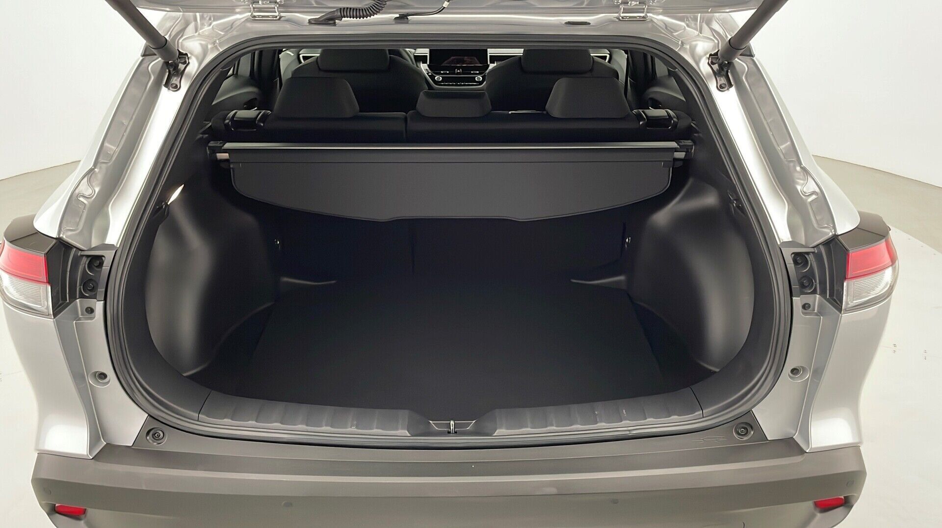 Sølv Toyota Corolla Cross fra 2025