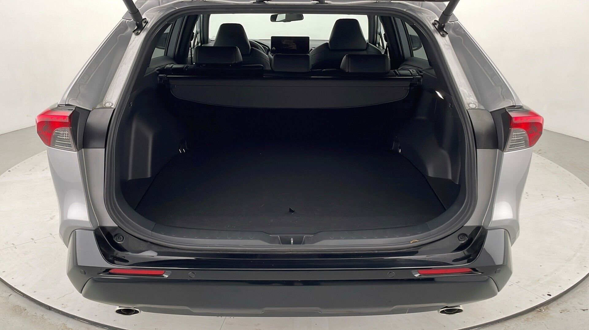 Sølv Toyota RAV4 Plug-in fra 2025