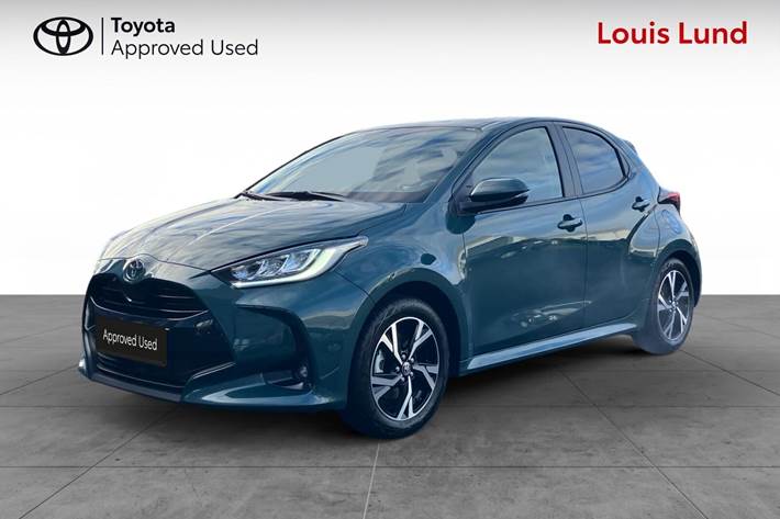 Grøn Toyota Yaris fra 2025 set udefra