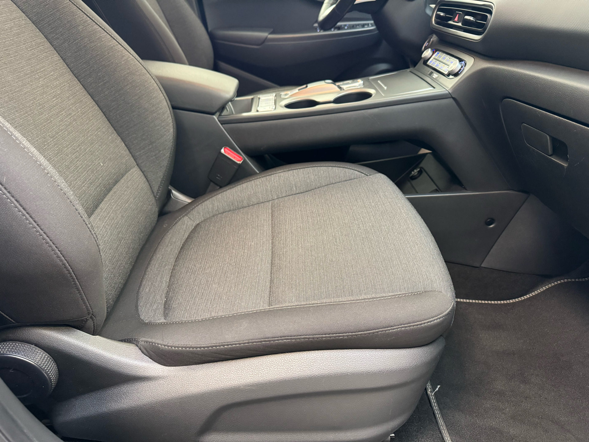 Rød Hyundai Kona fra 2021