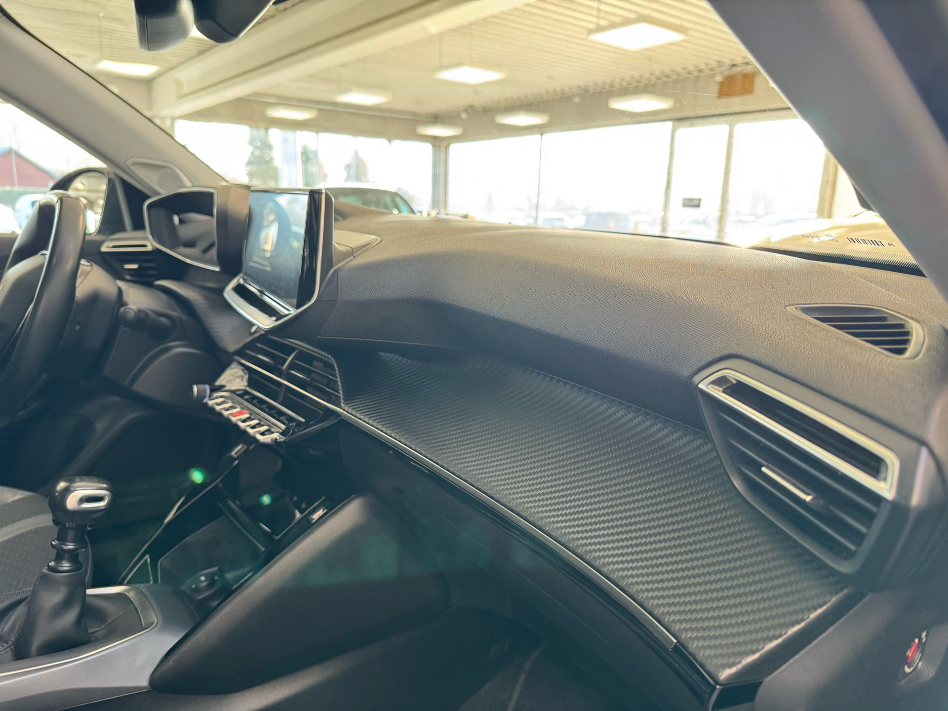 Peugeot 2008 1,2 PureTech Allure Tour 130HK 5d