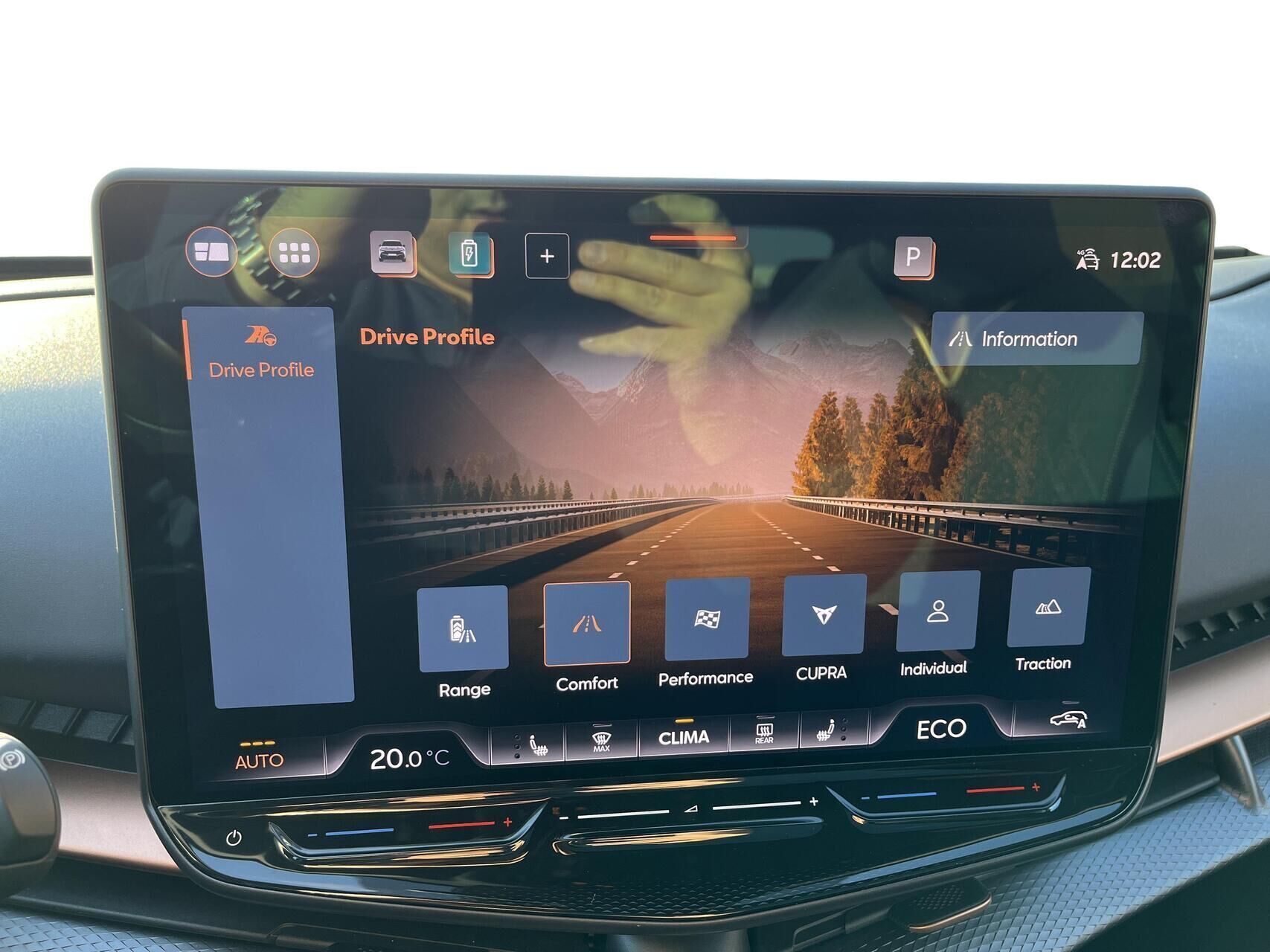 Blå Cupra Tavascan fra 2024