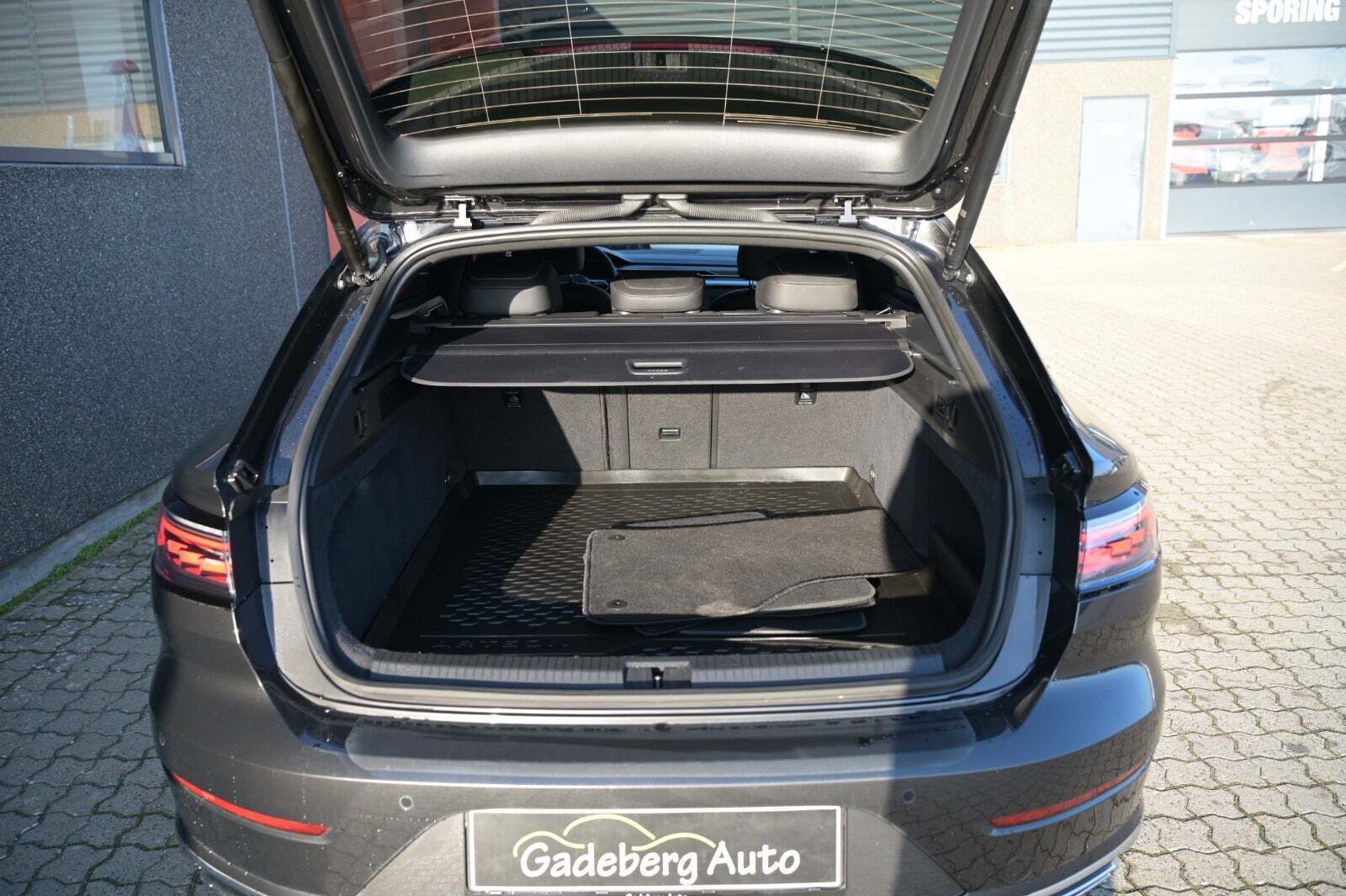 Grå VW Arteon fra 2021