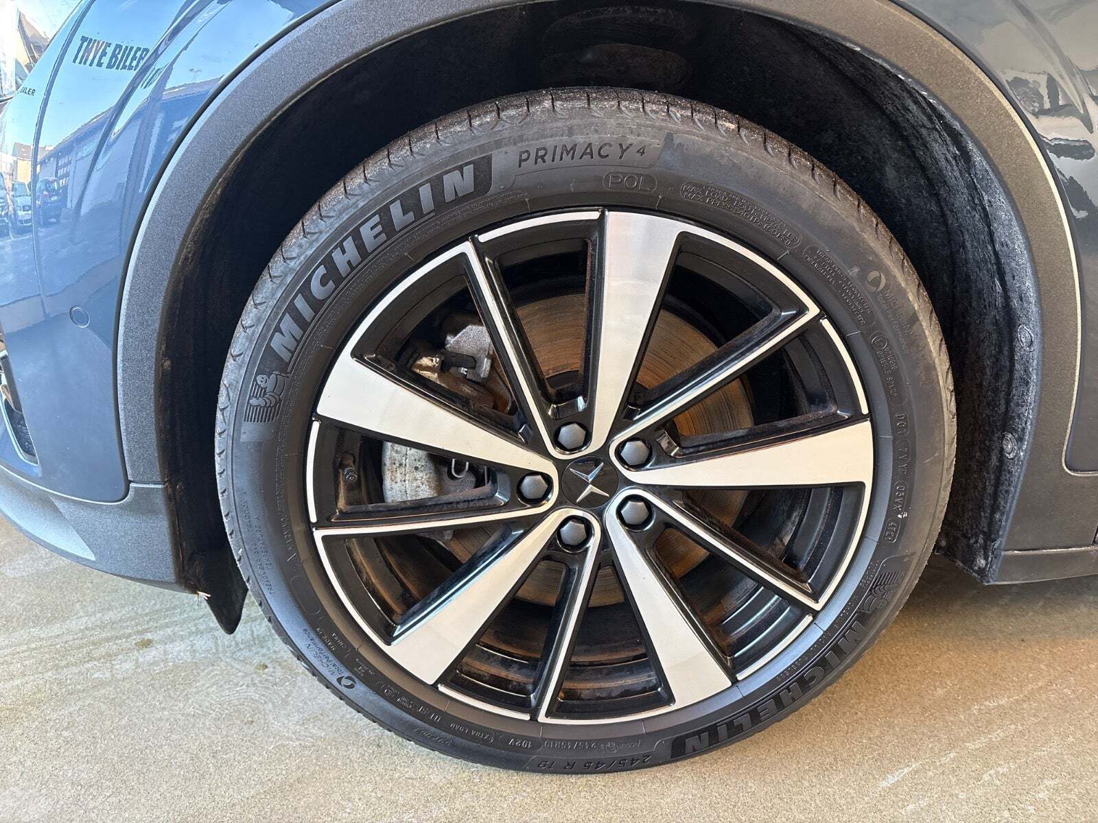 Blå Polestar 2 fra 2022