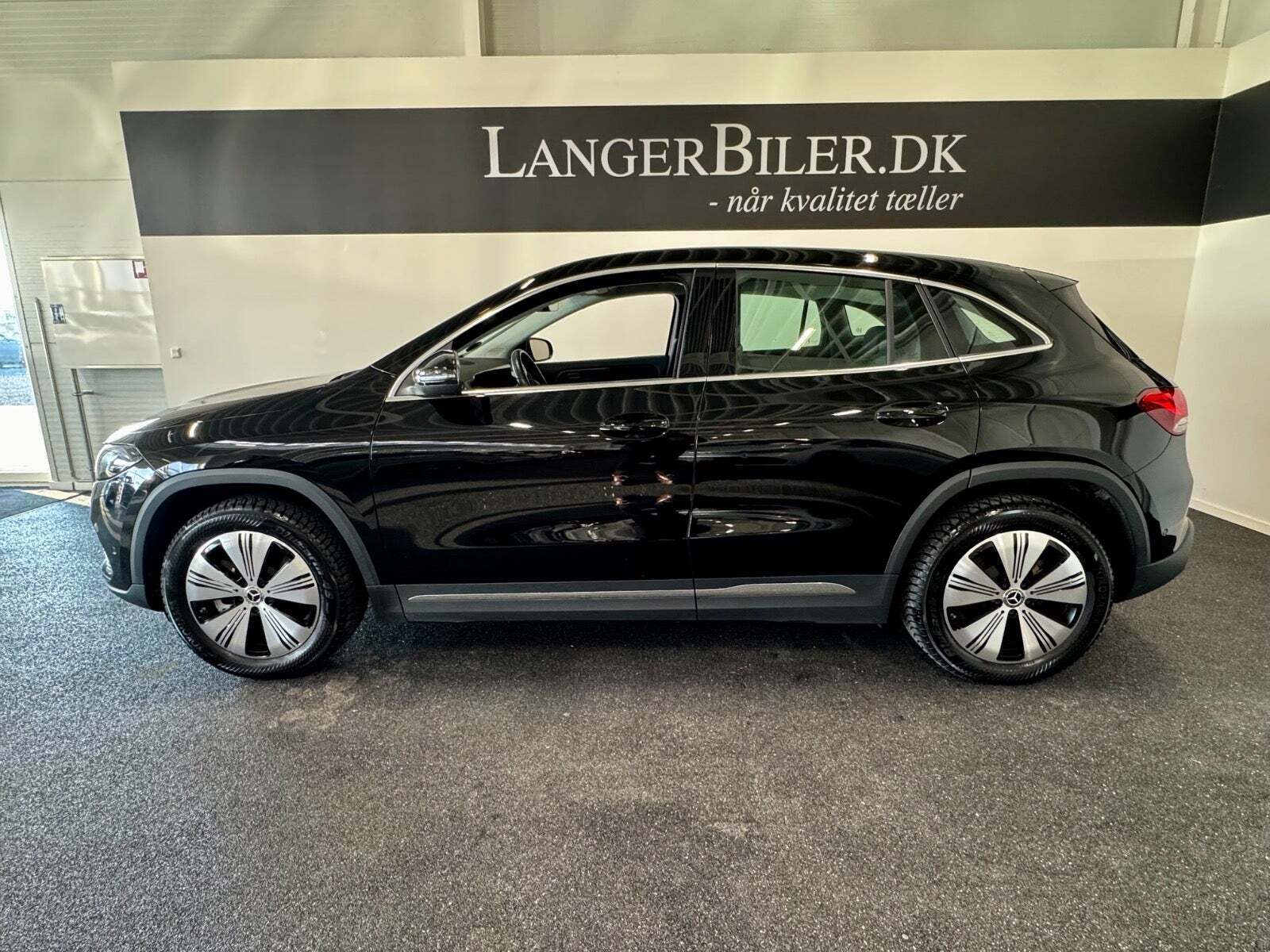 Sort Mercedes EQA250+ fra 2023