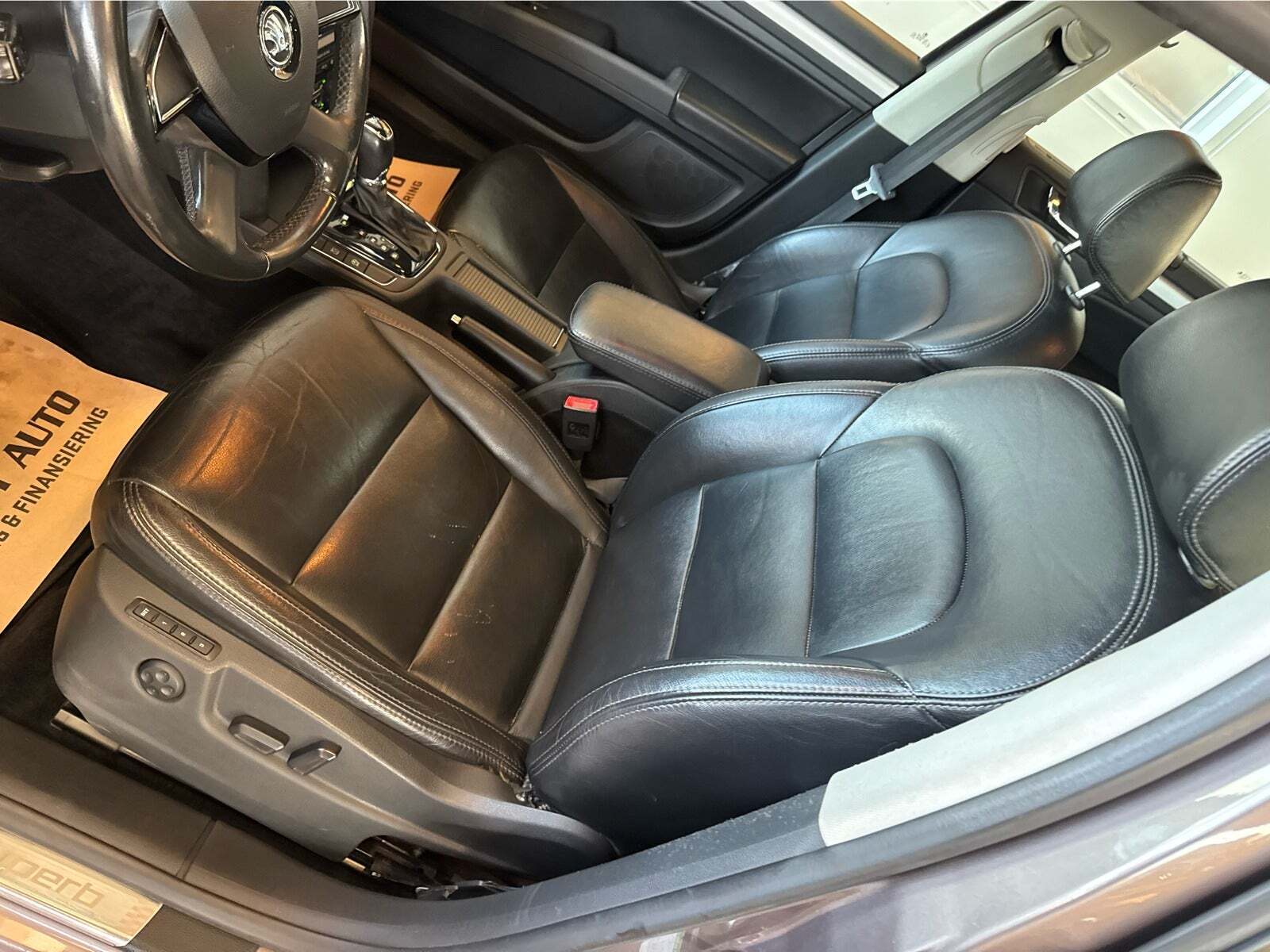 Beige Skoda Superb fra 2014