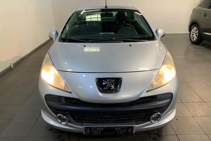 Sølv Peugeot 207 fra 2007