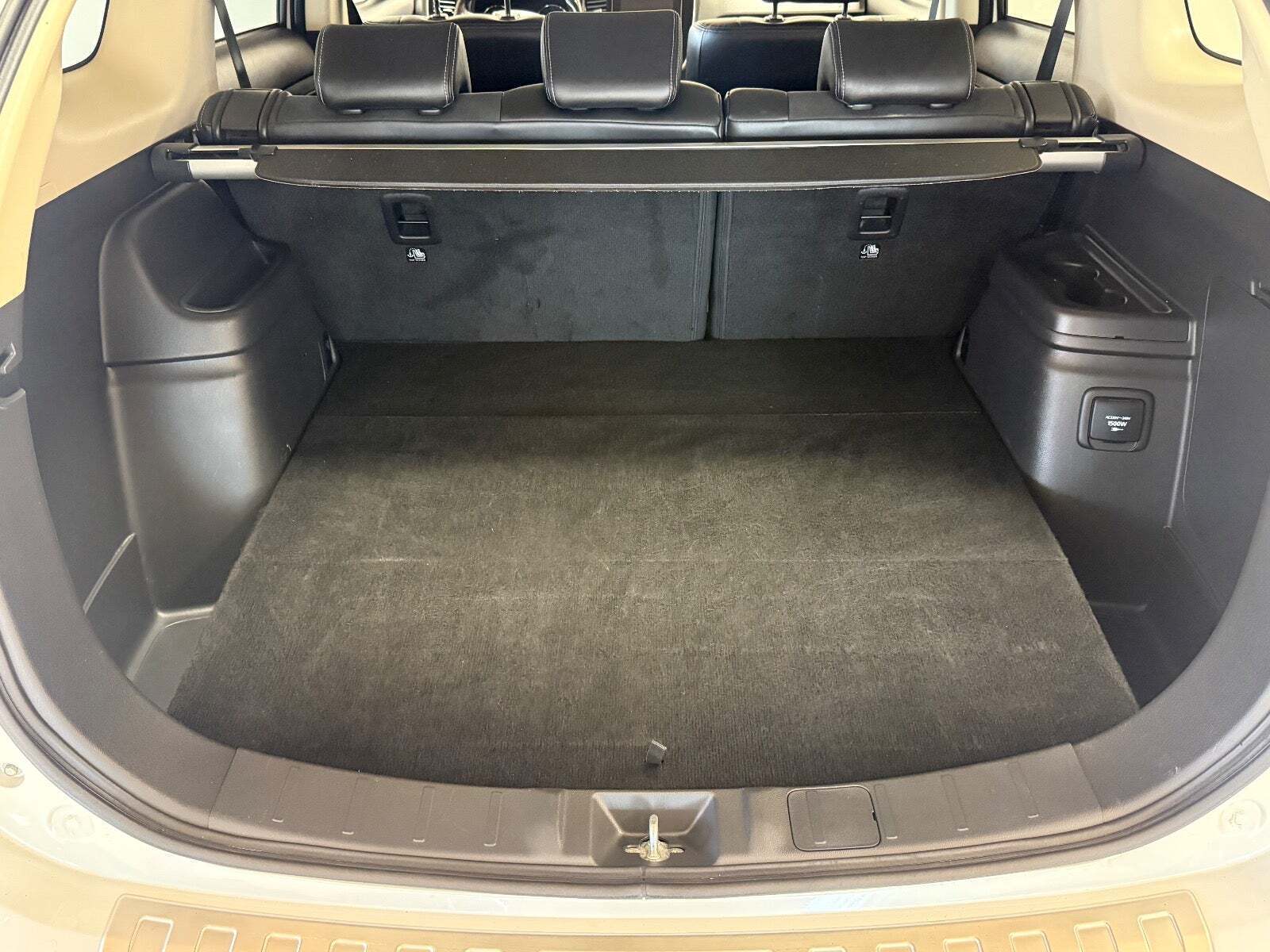 Hvid Mitsubishi Outlander fra 2017