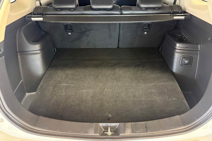 Hvid Mitsubishi Outlander fra 2017