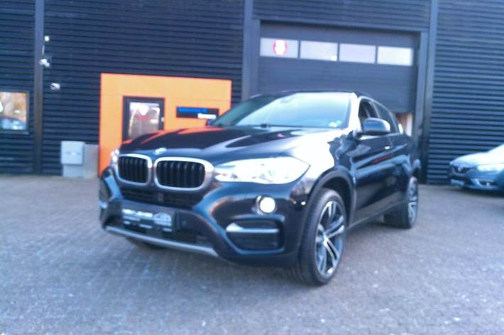 Sort BMW X6 fra 2015 set udefra
