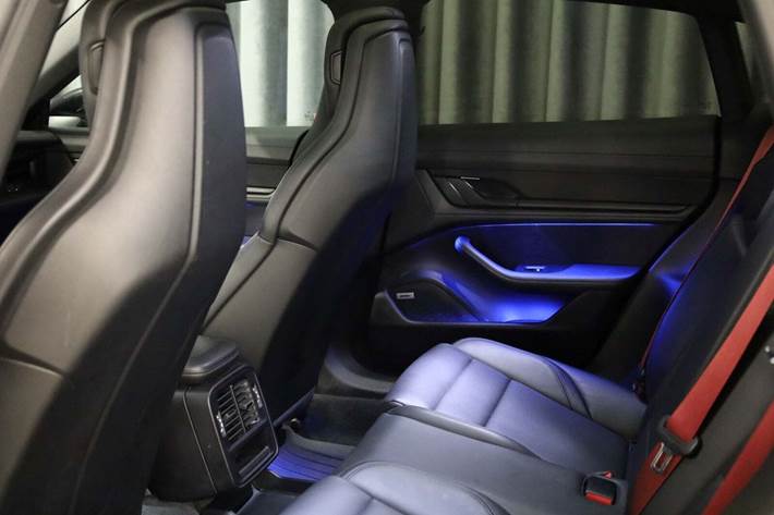 Sort Porsche Taycan 4 fra 2021