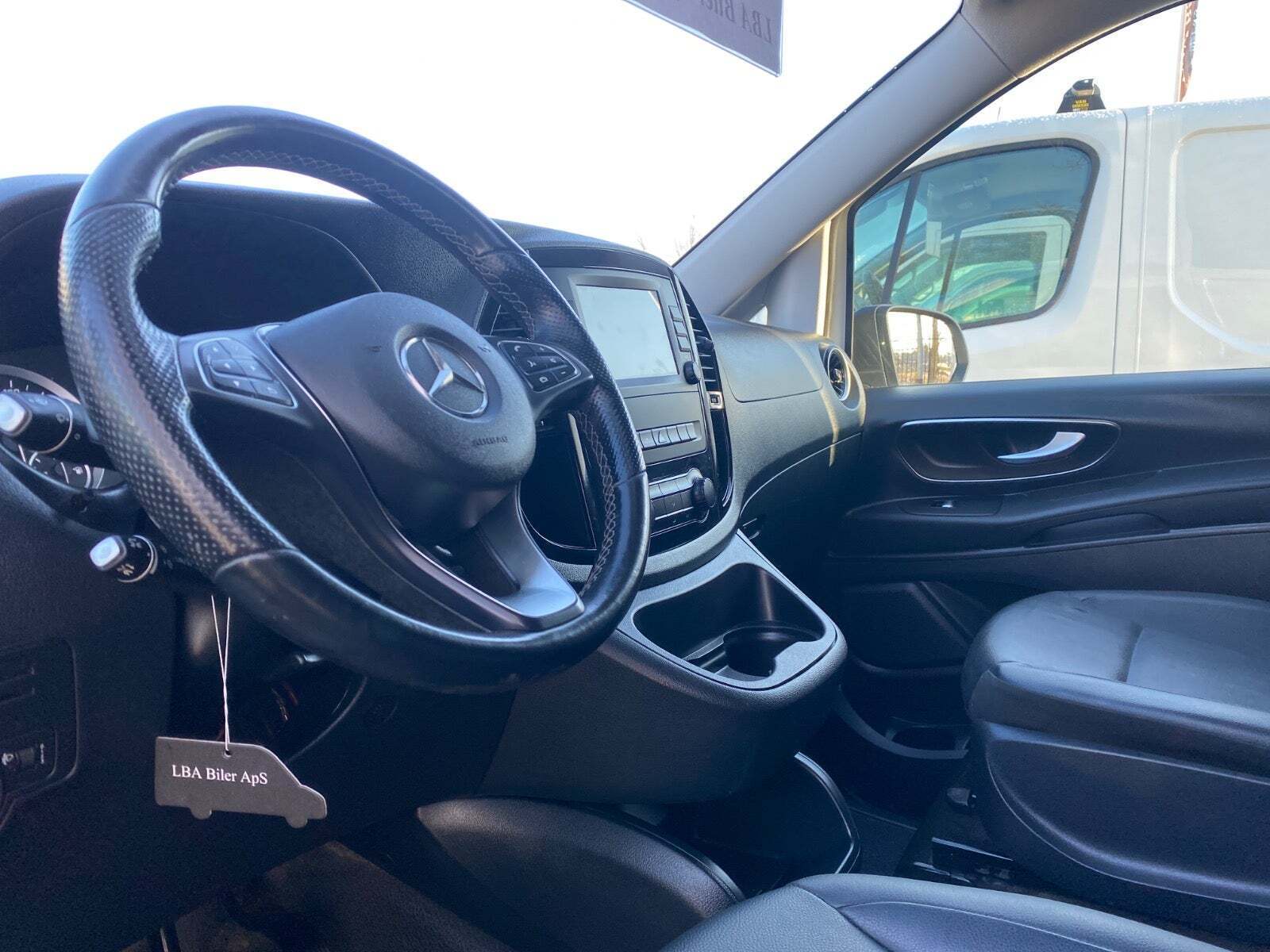 Hvid Mercedes Vito 116 fra 2022