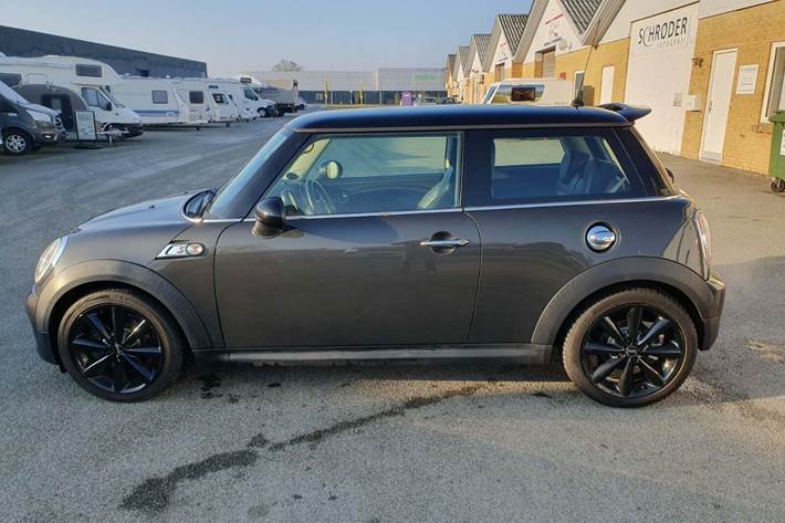 Grå Mini Cooper S fra 2011