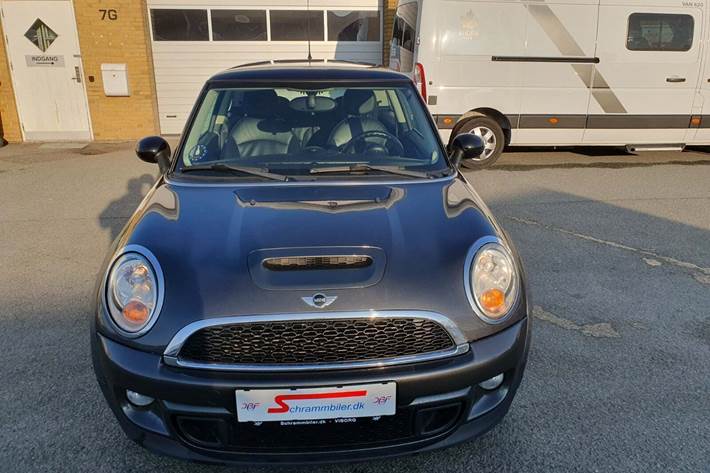 Grå Mini Cooper S fra 2011