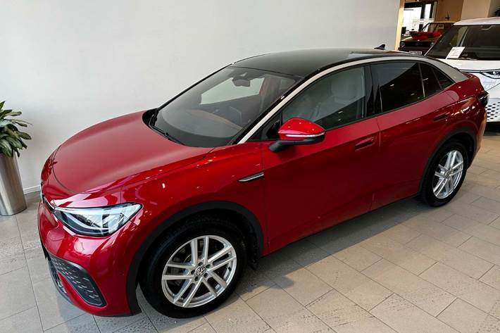 Rød VW ID.5 fra 2022 set udefra
