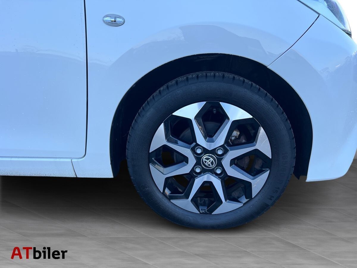 Hvid Toyota Aygo fra 2019