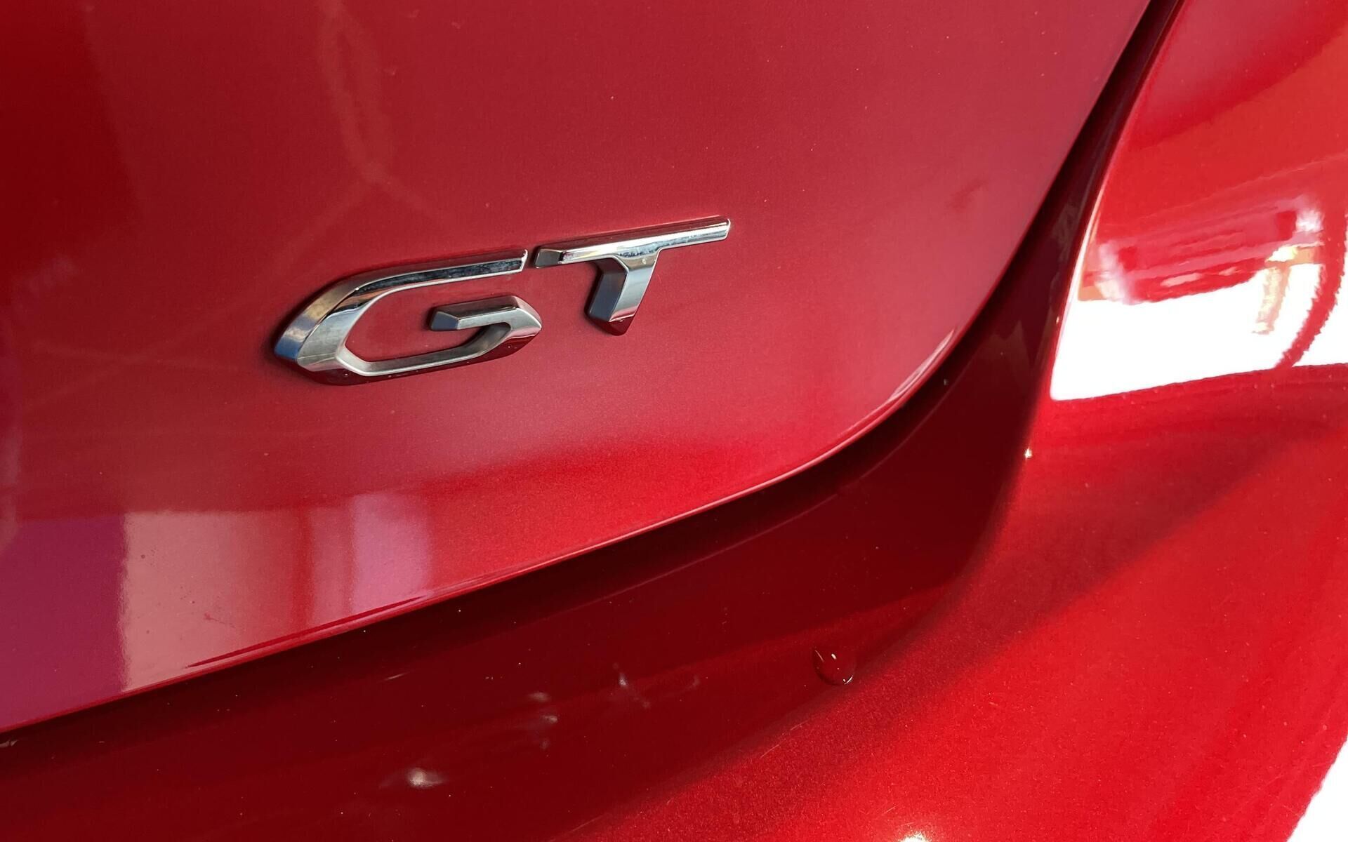 Rød Peugeot e-208 fra 2023