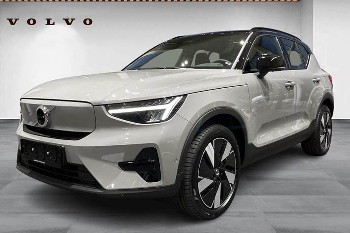 Grå Volvo EX40 fra 2025 set udefra