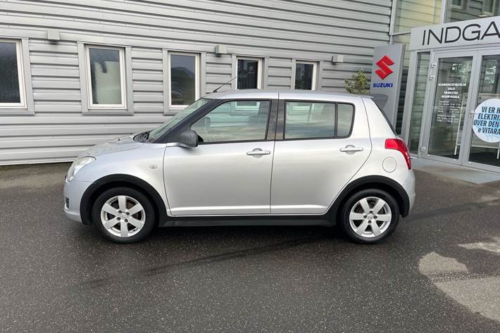 Sølv Suzuki Swift fra 2008