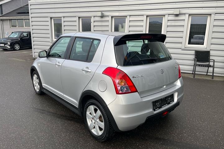 Sølv Suzuki Swift fra 2008