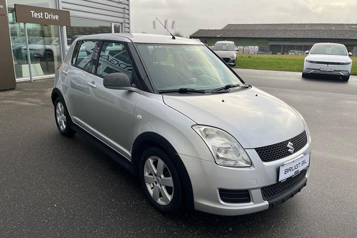 Sølv Suzuki Swift fra 2008