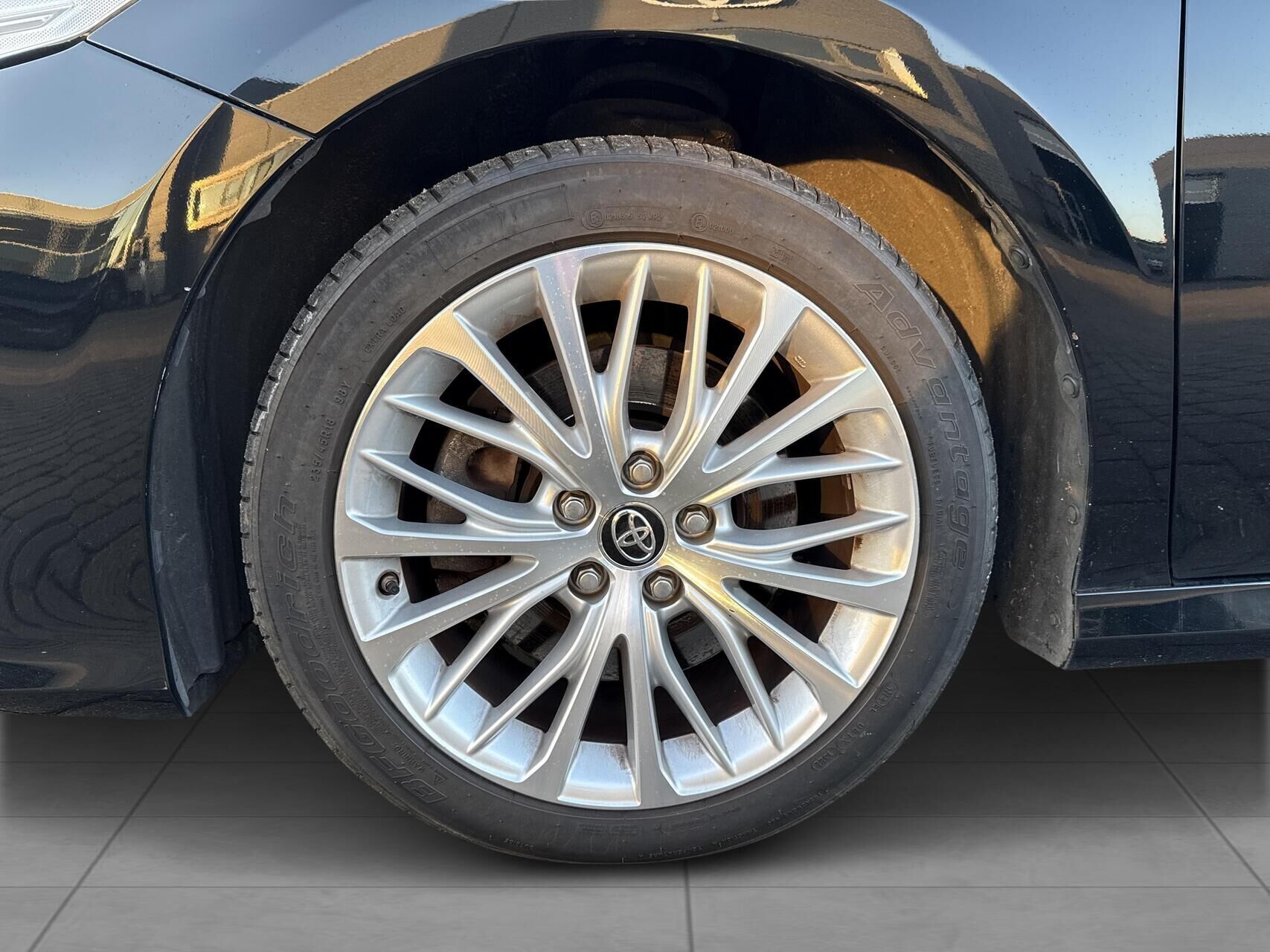 Sort Toyota Camry fra 2019