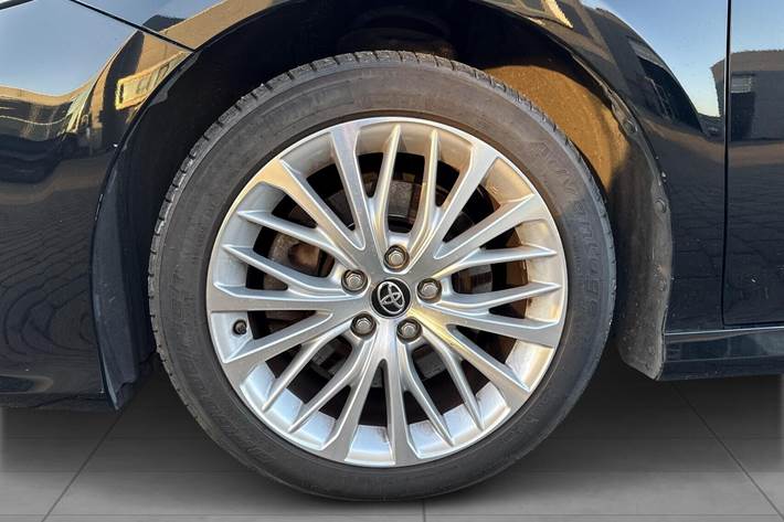 Sort Toyota Camry fra 2019