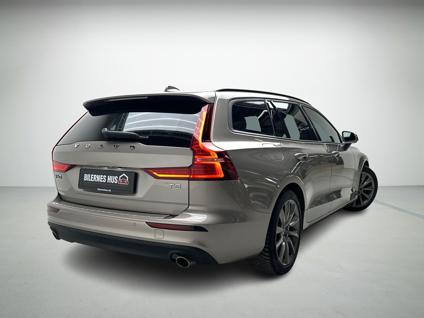 Volvo V60 2,0 T5 Momentum 250HK Stc 8g Aut.