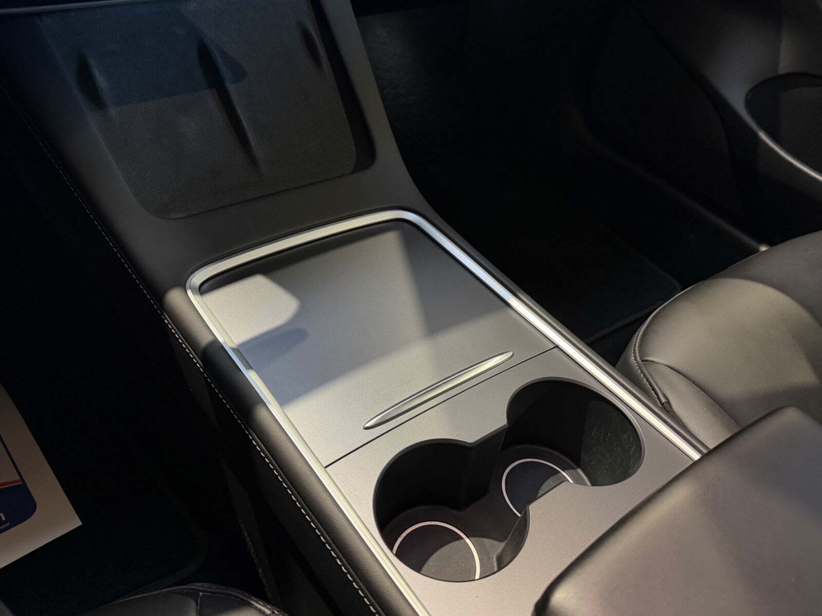 Hvid Tesla Model 3 fra 2021