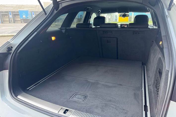 Hvid Audi A6 fra 2013