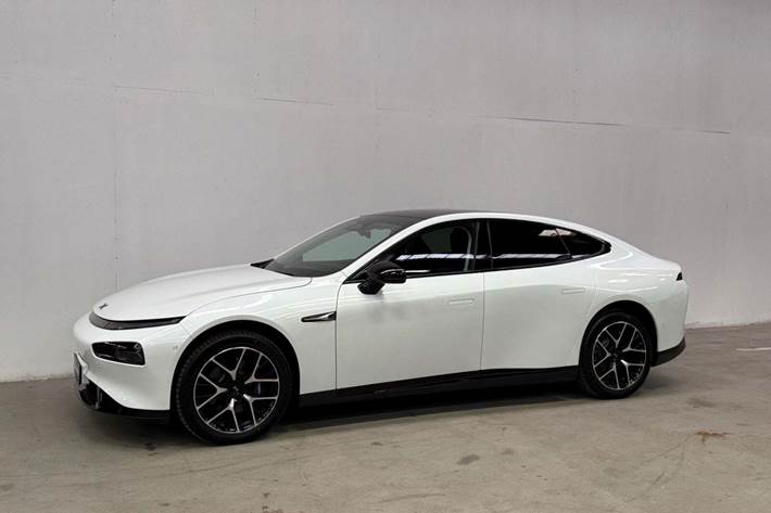 Hvid Xpeng P7 fra 2024