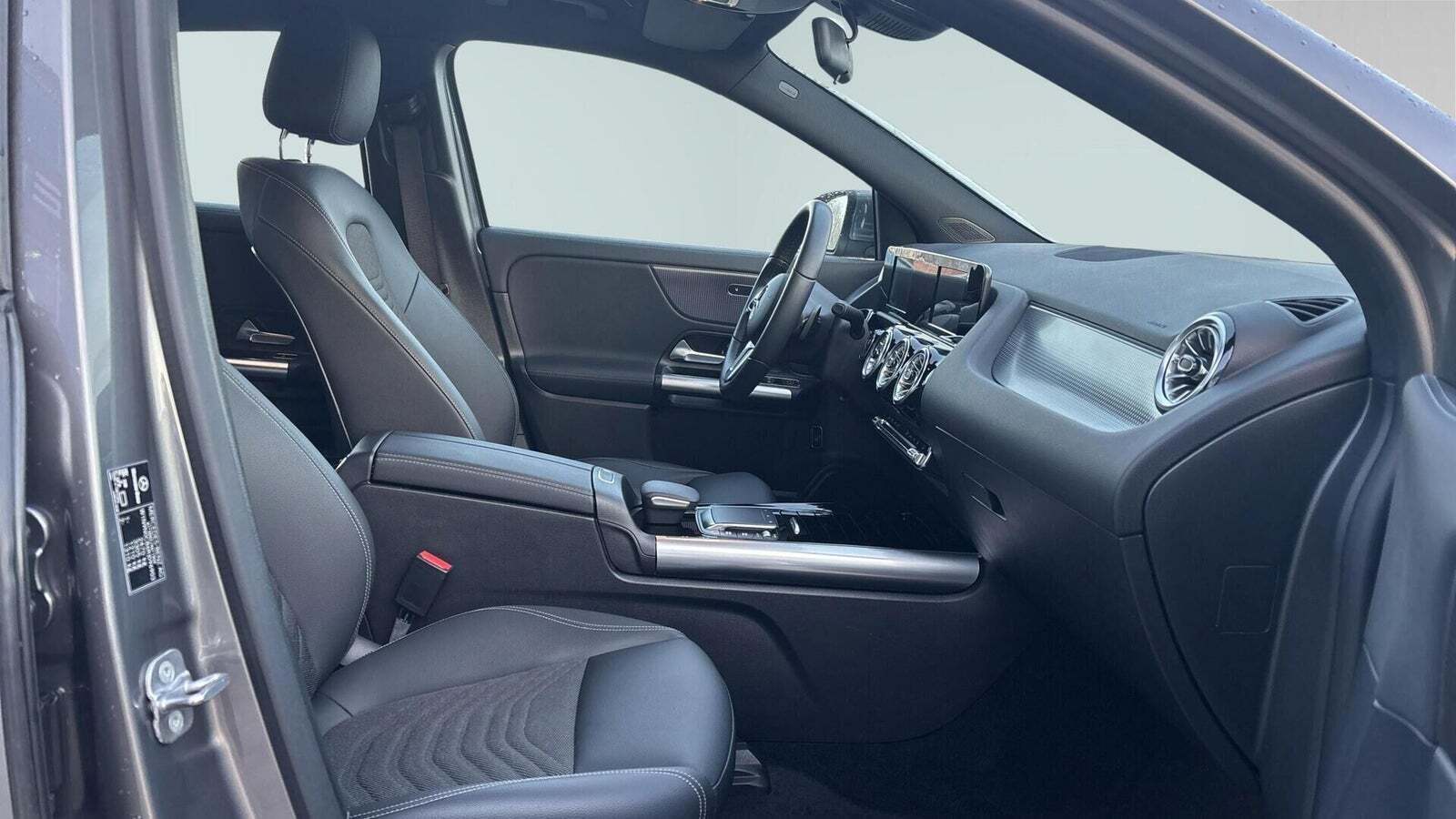 Grå Mercedes EQA250+ fra 2023