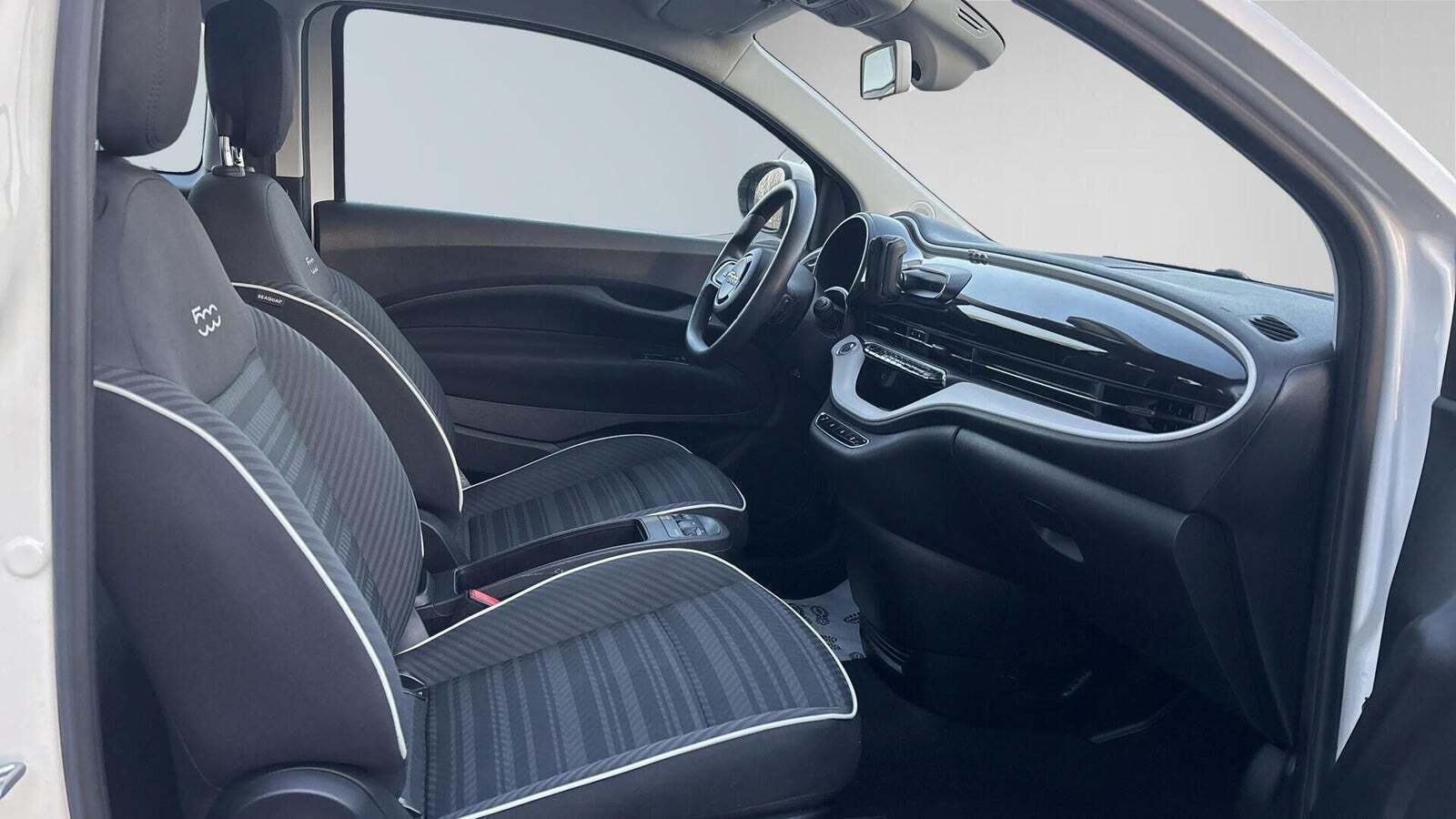 Hvid Fiat 500e fra 2022