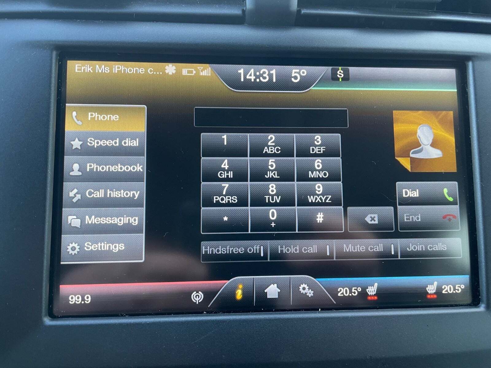 Rød Ford Mondeo fra 2015